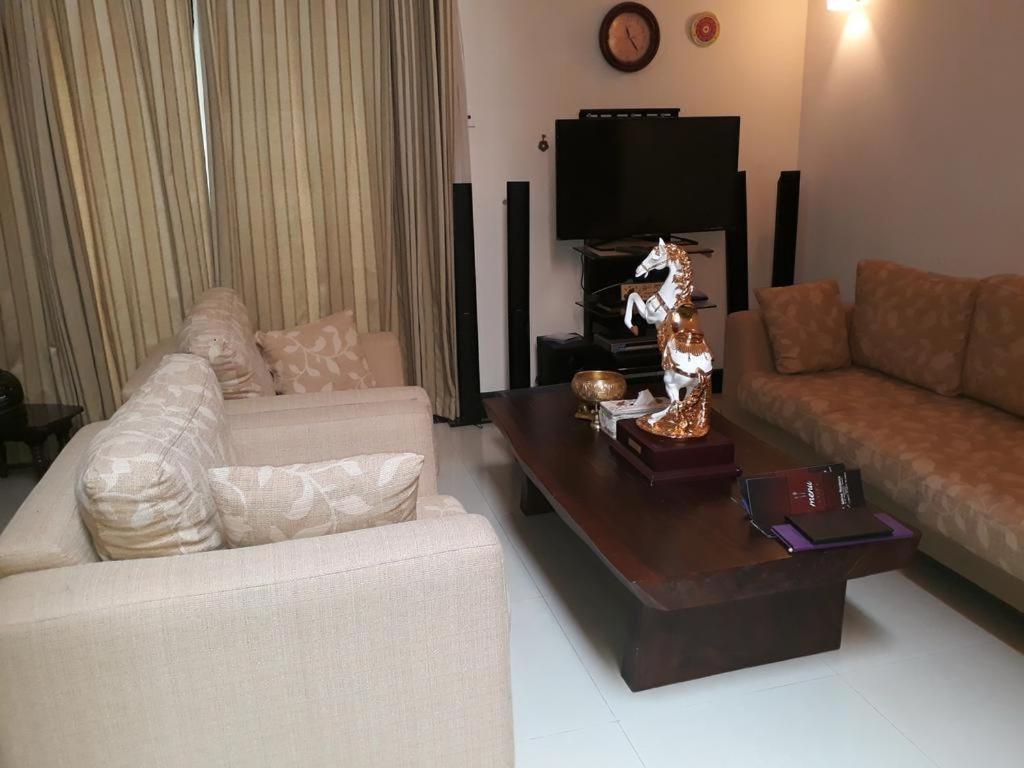 Nelinsa Residence Канди Екстериор снимка